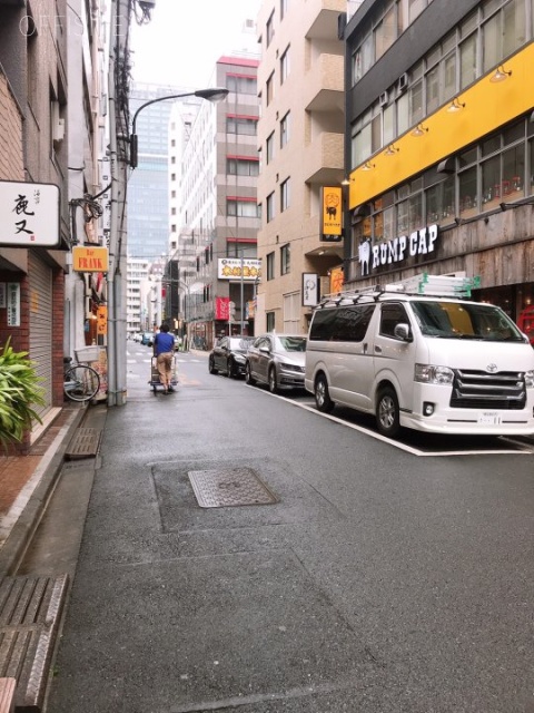 千代川ビル ビル前面道路