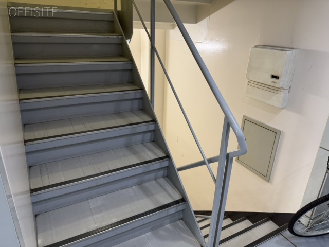 神田NRビル 階段