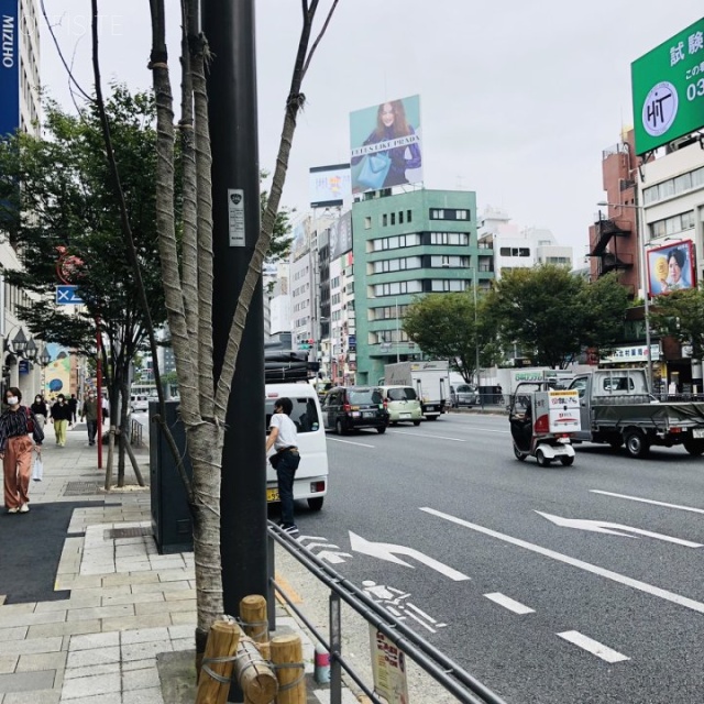 バイナリー北青山 ビル前面道路