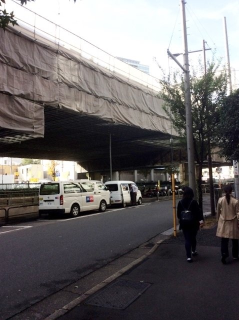 新聞之新聞ビル ビル周辺道路