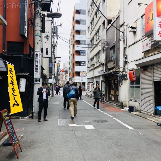 新八光ビル ビル前面道路