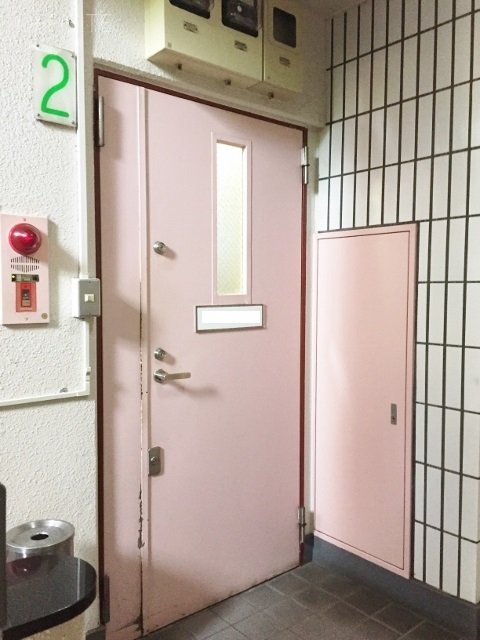 清水ビル 玄関
