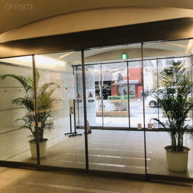 ワカ末ビル エントランス