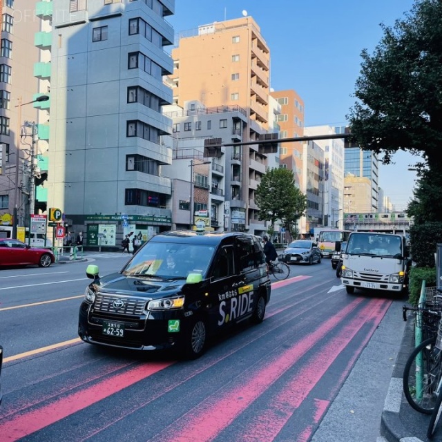 石川興産ビル 前面に蔵前橋通り