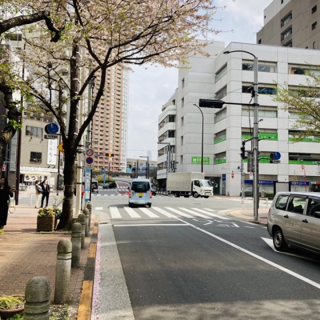 やまとビル ビル前面道路
