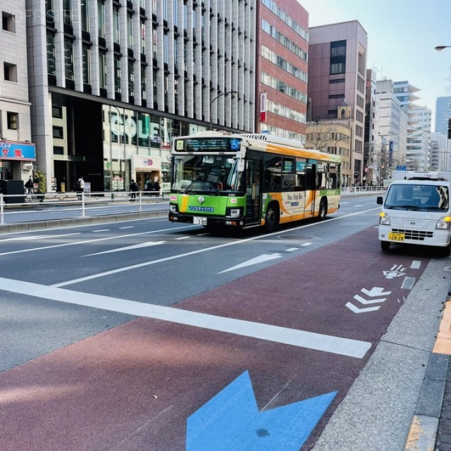 堤ビルディング ビル前面道路