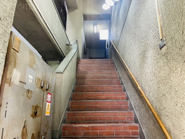 アトラスビル 階段