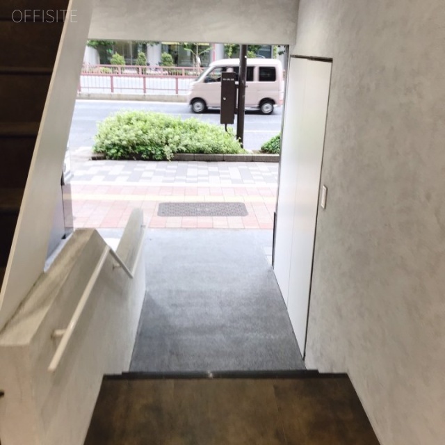 G4ビル エントランス