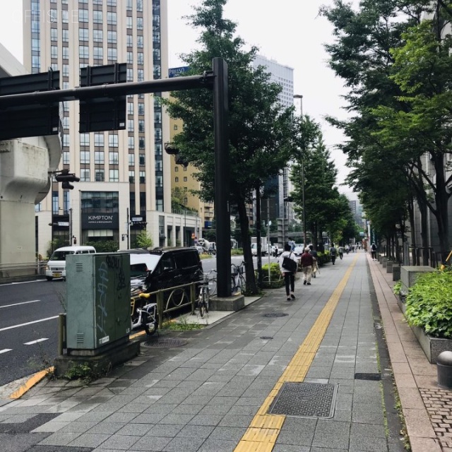 新宿カメヤビル ビル前面道路 甲州街道