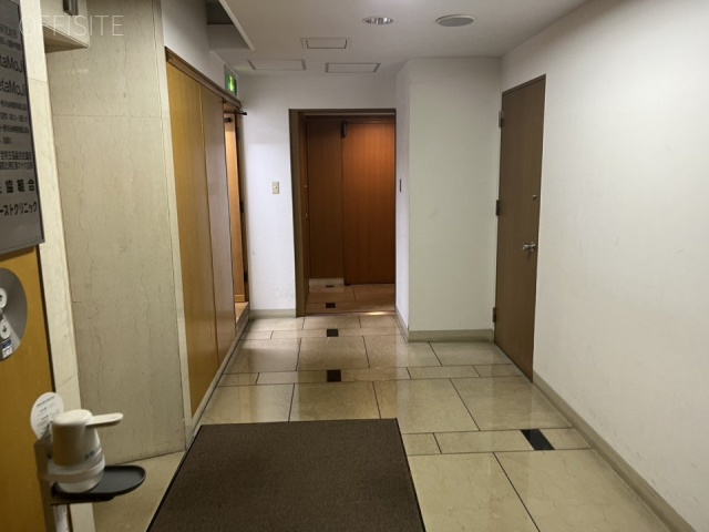 全特六本木ビル(EAST棟) エレベーターホール 別角度