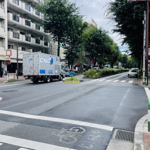 池袋グランディアビル ビル前面道路
