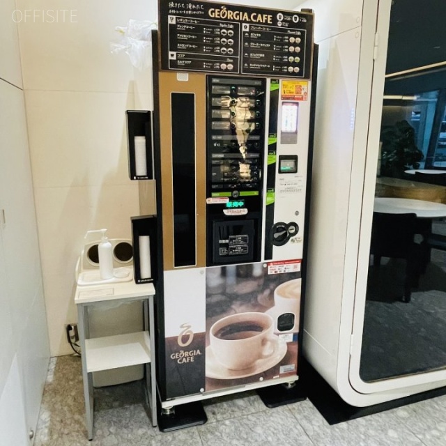 ビュレックス麹町 エントランス内にある自動販売機