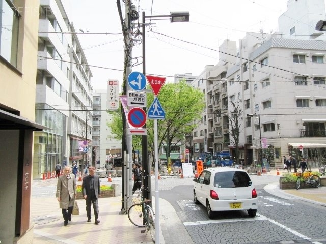 麻布十番ミレニアムタワー ビル前面道路