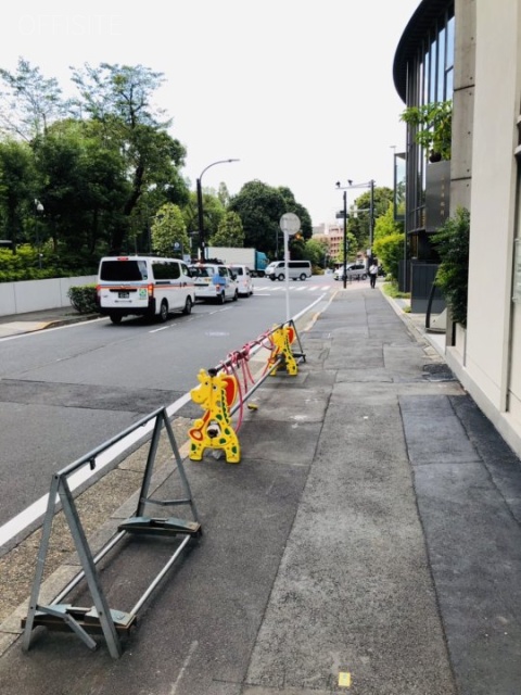 SHITOKUDOビル ビル前面道路