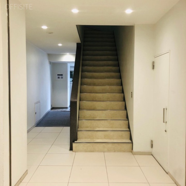 産報佐久間ビル エントランス