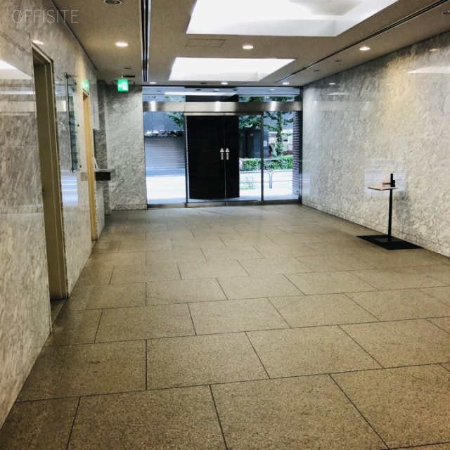 オームビル新館 エントランス