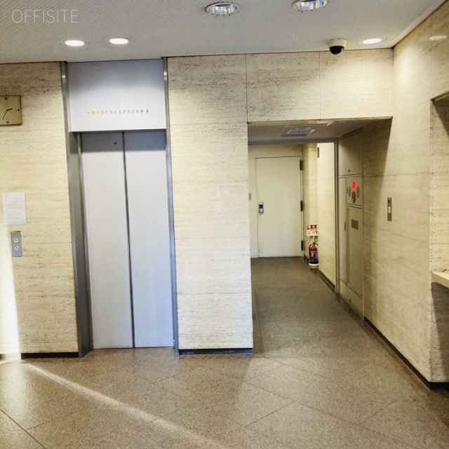 神田神保町ビル エントランス