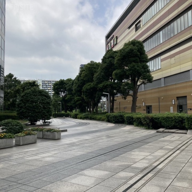 新川崎ツインタワー 前面歩道