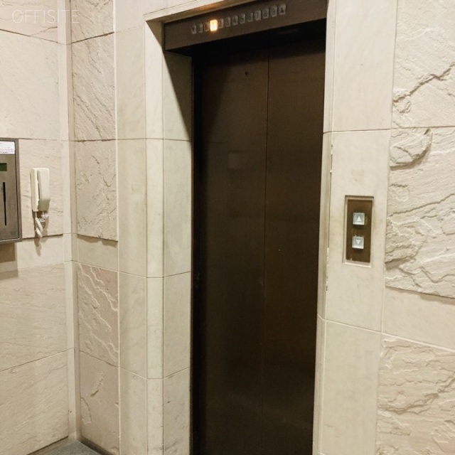 市ヶ谷クロスプレイス エレベーター