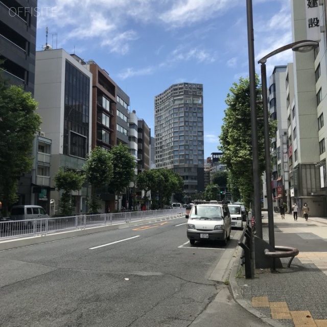 いちご神宮前ビル ビル前面道路
