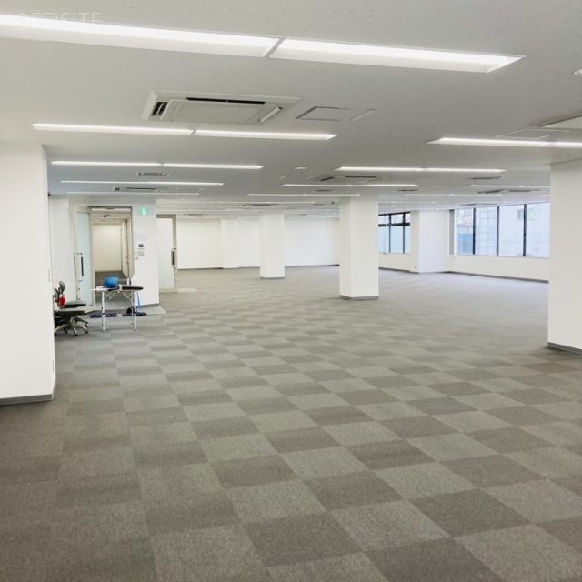 西新宿三晃ビル 内装