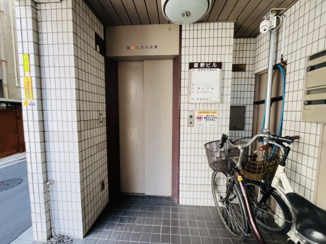 星野ビル エントランス