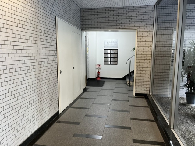 山田ビル エントランス