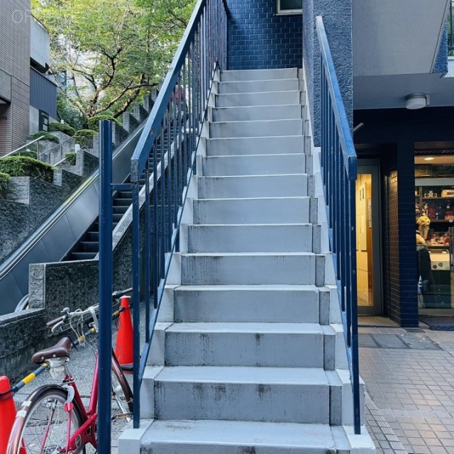 第一榎ビル 外階段
