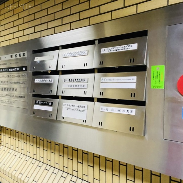 片山ビル エントランス