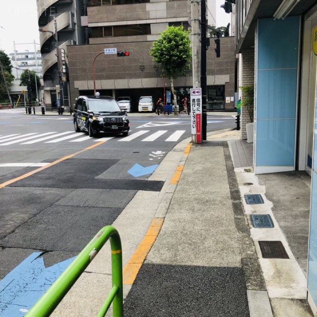 富岳ビル ビル前面道路