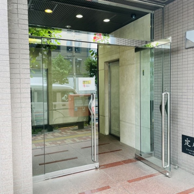 太平サクラビル オフィスビル出入口