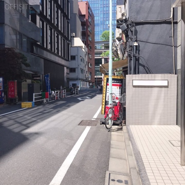 井門日本橋本町ビル ビル前面道路
