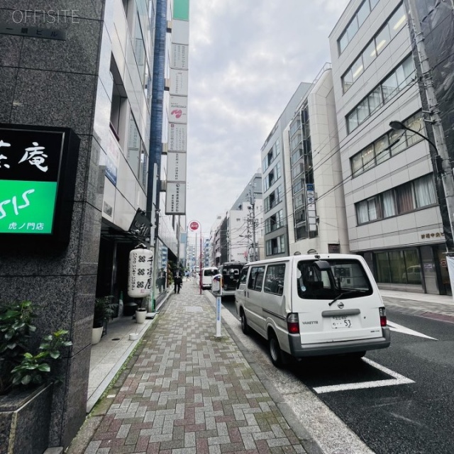 一景ビル 前面道路