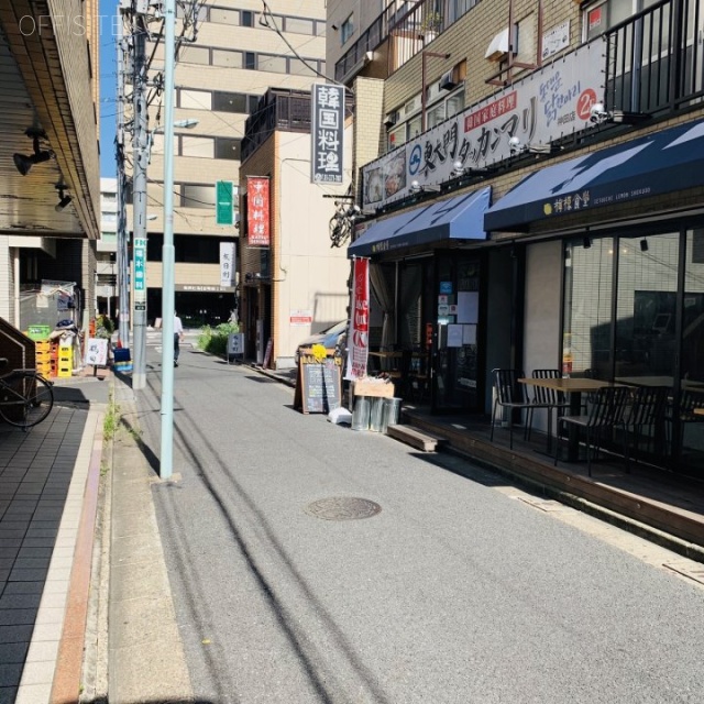 吉川ビル ビル前面道路