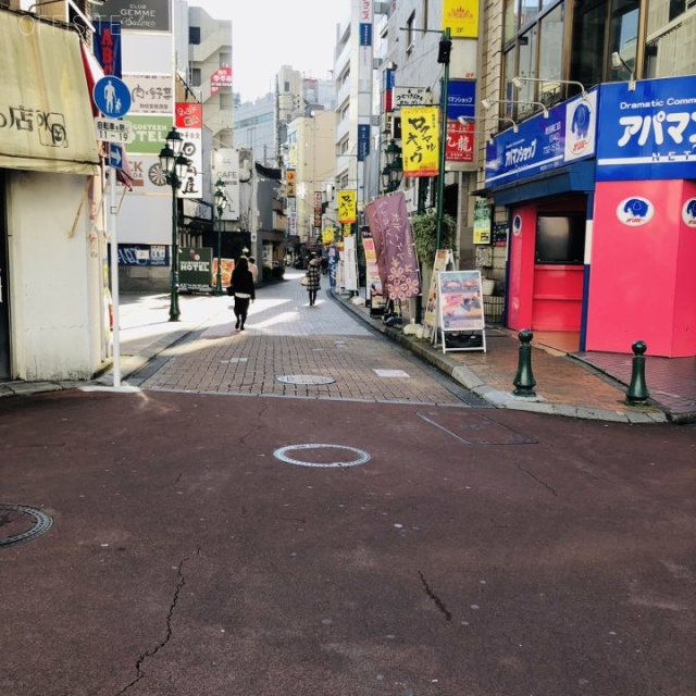 Tip´s町田ビル ビル前面道路