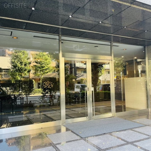 お茶の水ウィングビル オフィスビル出入口