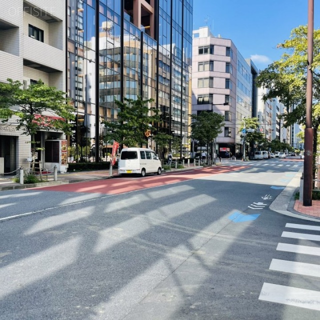 第3長谷川ビル 前面に赤レンガ通り