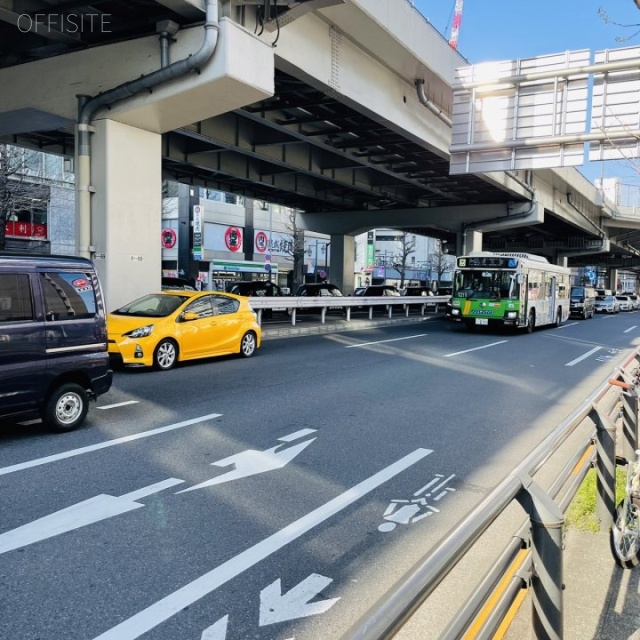 六本木ヒルズ森タワー 前面の六本木通り