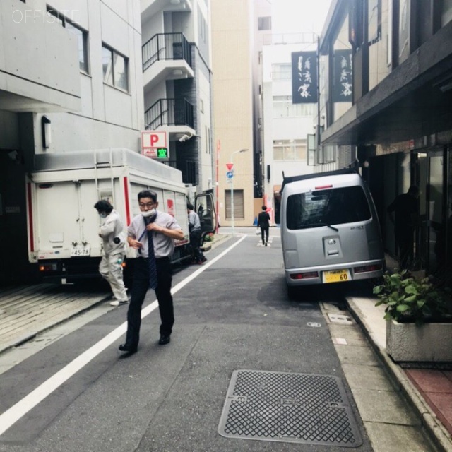 グローリア宮益坂Ⅲ ビル前面道路