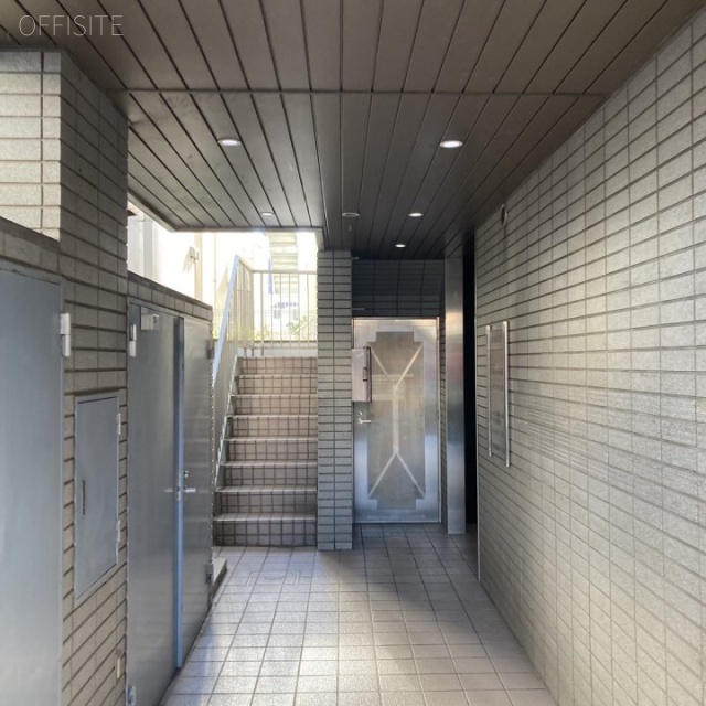 新井薬師駅前ビル エントランス