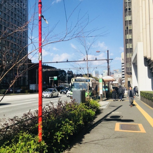 エキスパートオフィス新橋 ビル前面道路