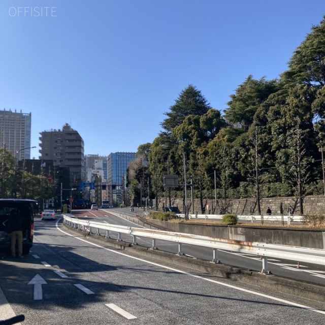 御殿山トラストタワー 前面道路
