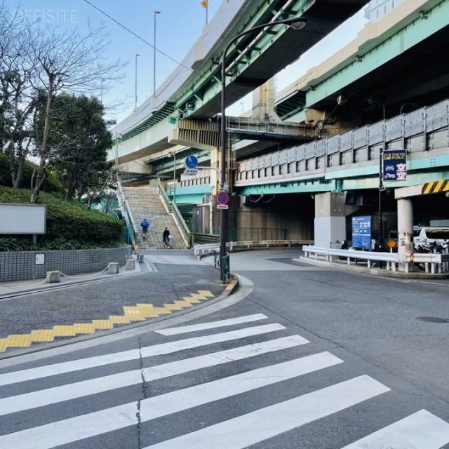 Daiwaリバーゲート ビル前面道路