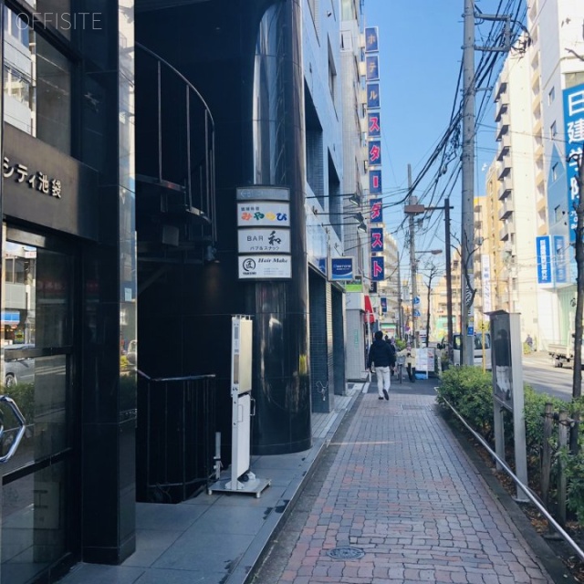 アークシティ池袋 ビル前面道路