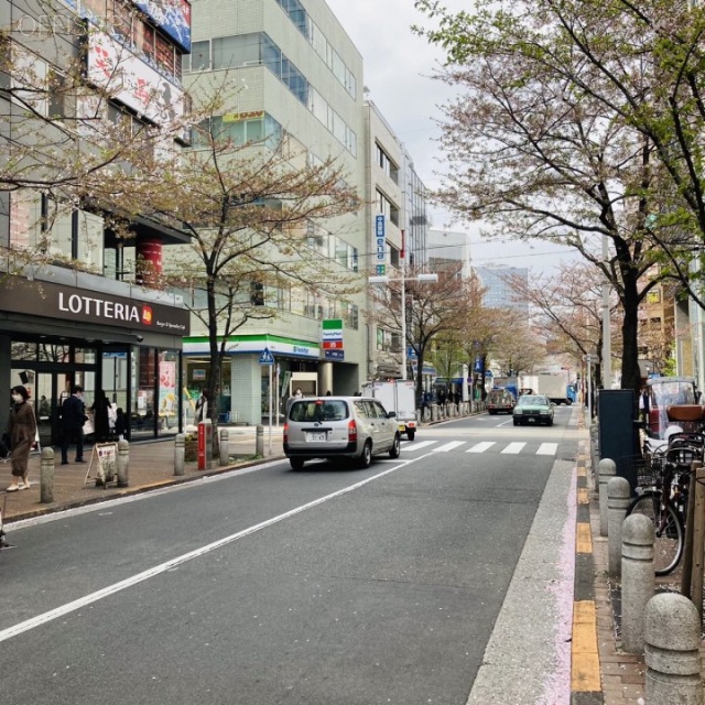 やまとビル ビル前面道路