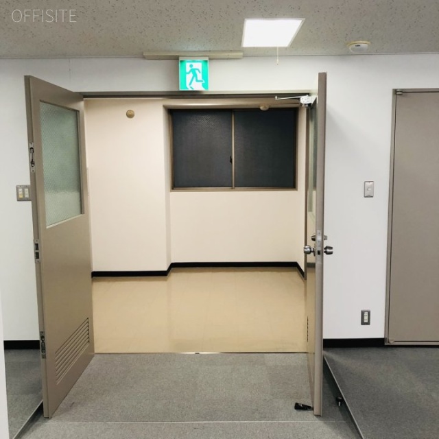 ECS第27ビル 貸室入口