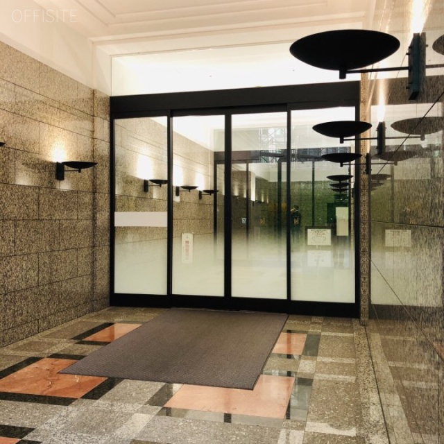 大手町ファーストスクエアウエストタワー オフィスビル出入口