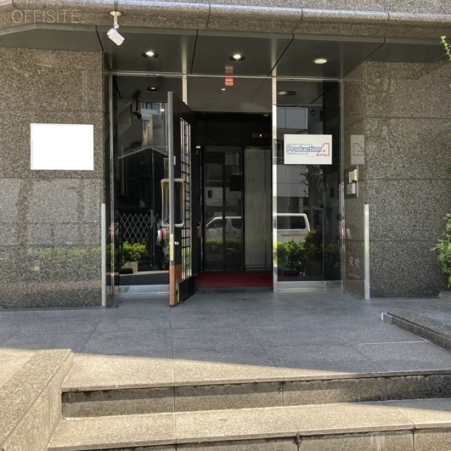 CATビル エントランス