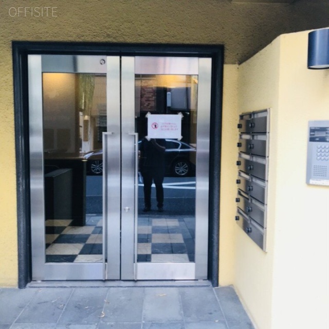 代市(しろいち)ビル エントランス