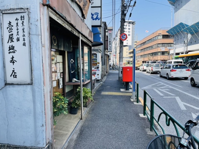 南江堂ビル 前面歩道